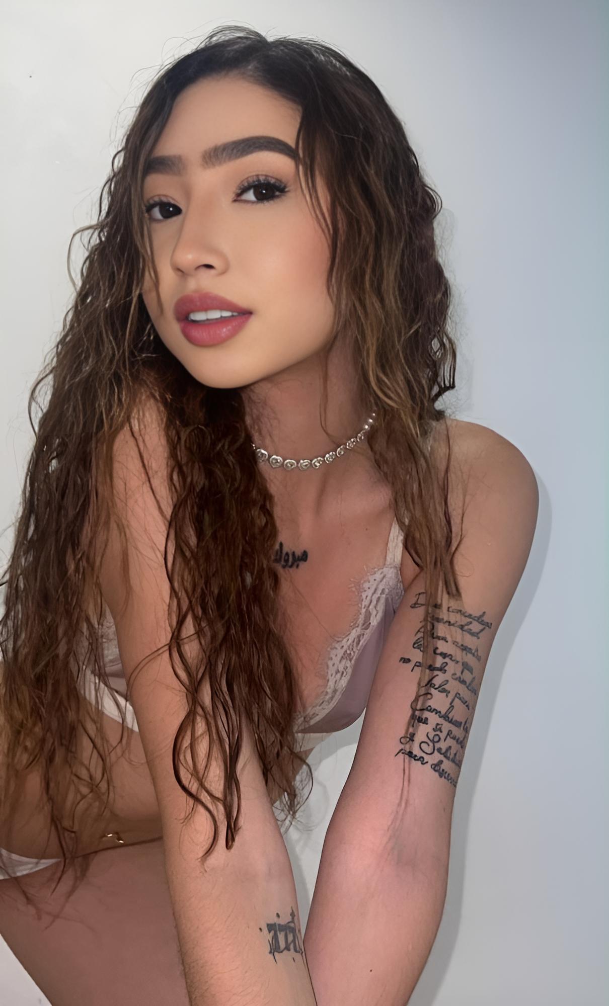 Pleasure-in-Aruba-Escorts-Valentina